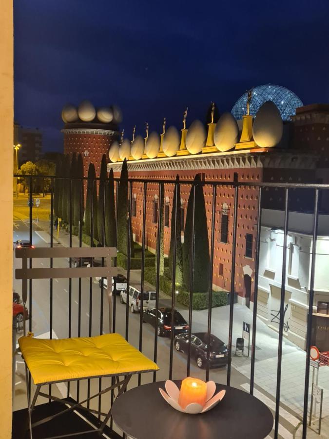 Apartamentos enfrente del Museo Dalí Figueres (Girona) Exterior foto